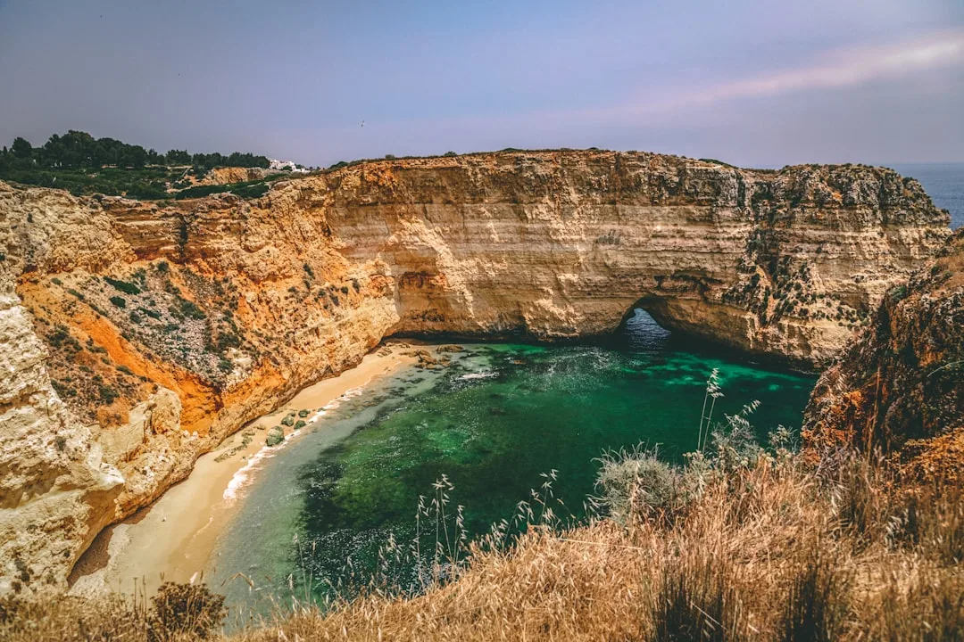 Acantilados y cuevas del Algarve