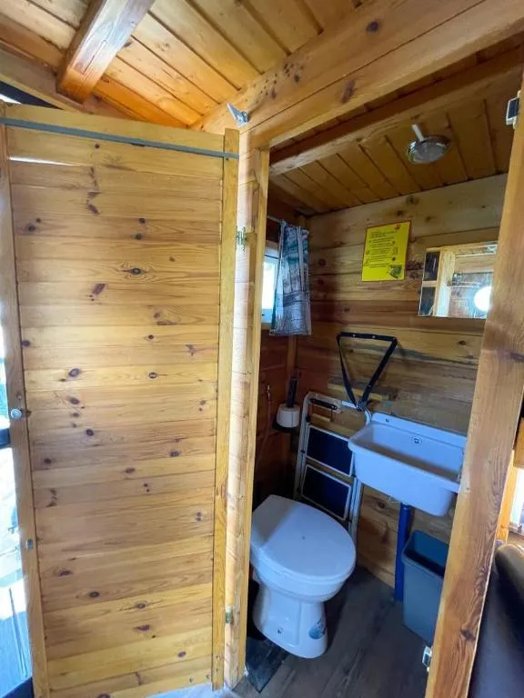 Ausflugsrestaurant & Pension Aalbude & Hausfloßvermietung 15 PS am Kummerower See-Verchen