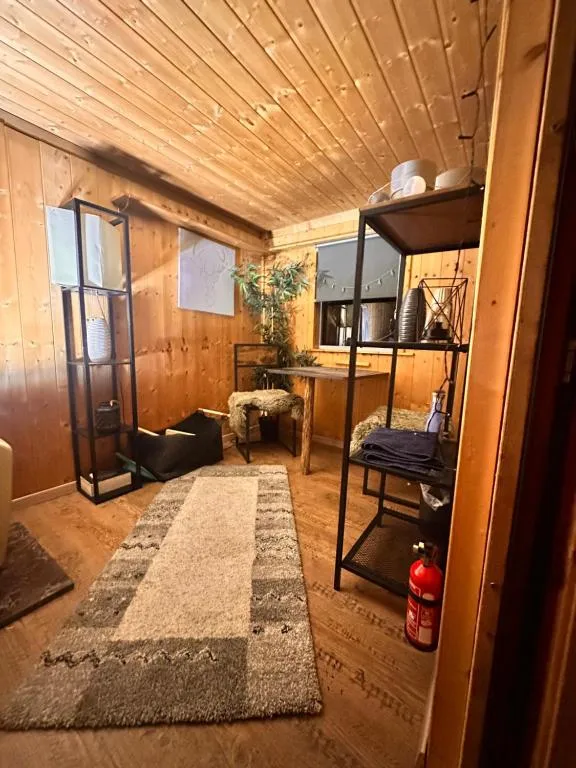 Bauwagen mit Bergblick