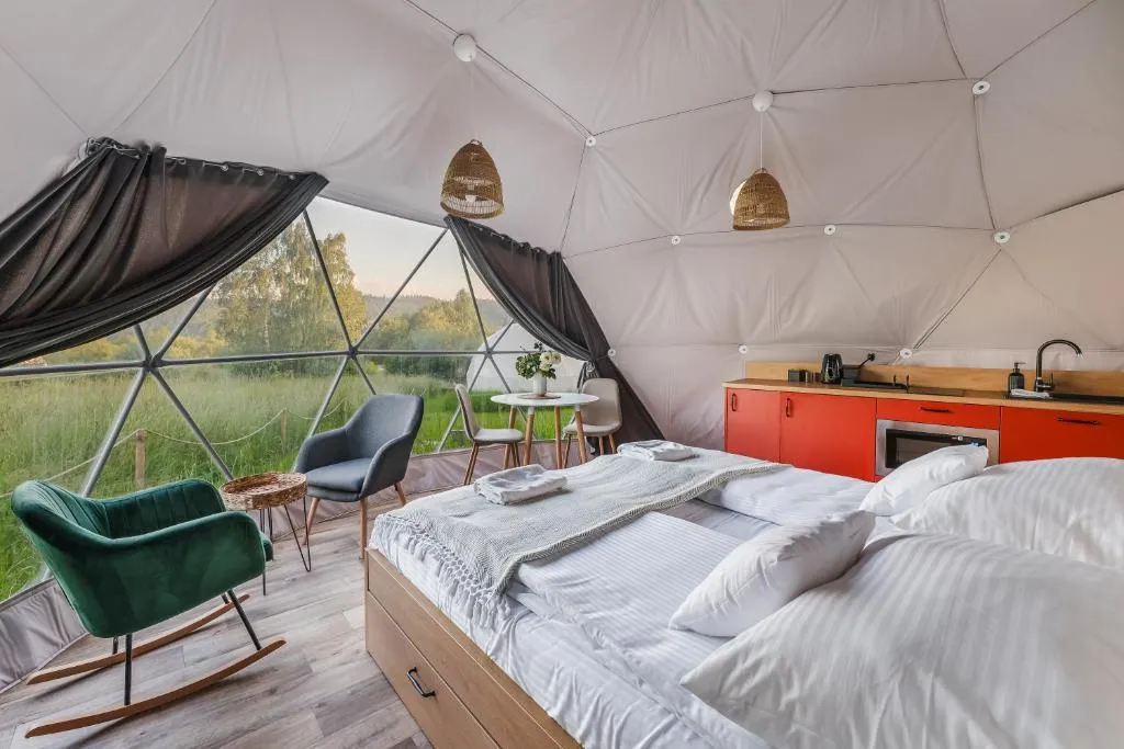 Glamping Biała Czapla z balią nad jeziorem czorsztyńskim