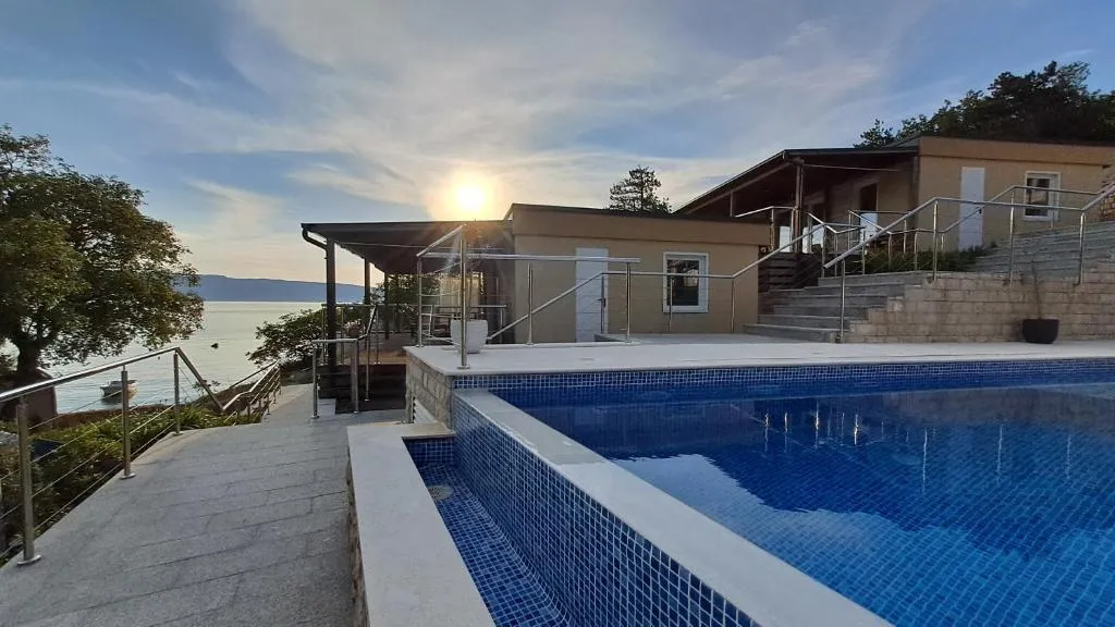 BooRA glamp experience & Heated infinity pool