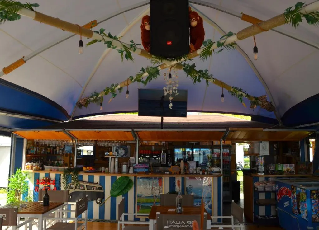 Camping Italia 90 Caravans