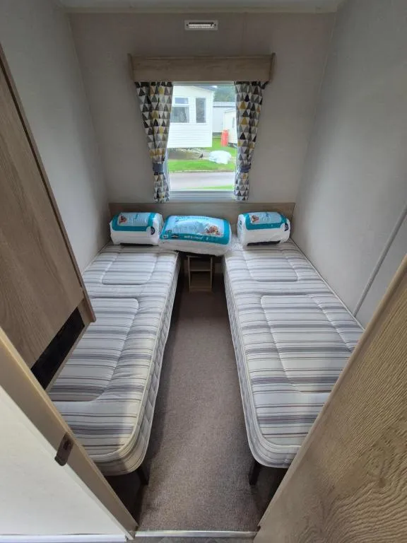 Caravan J&L Weymouth Bay