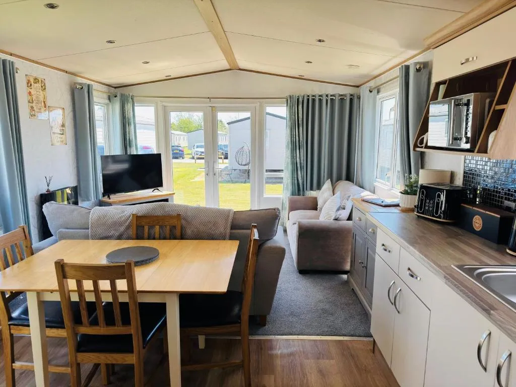 Cosy 2 bed in Dovercourt Holiday Park -Sleeps 6