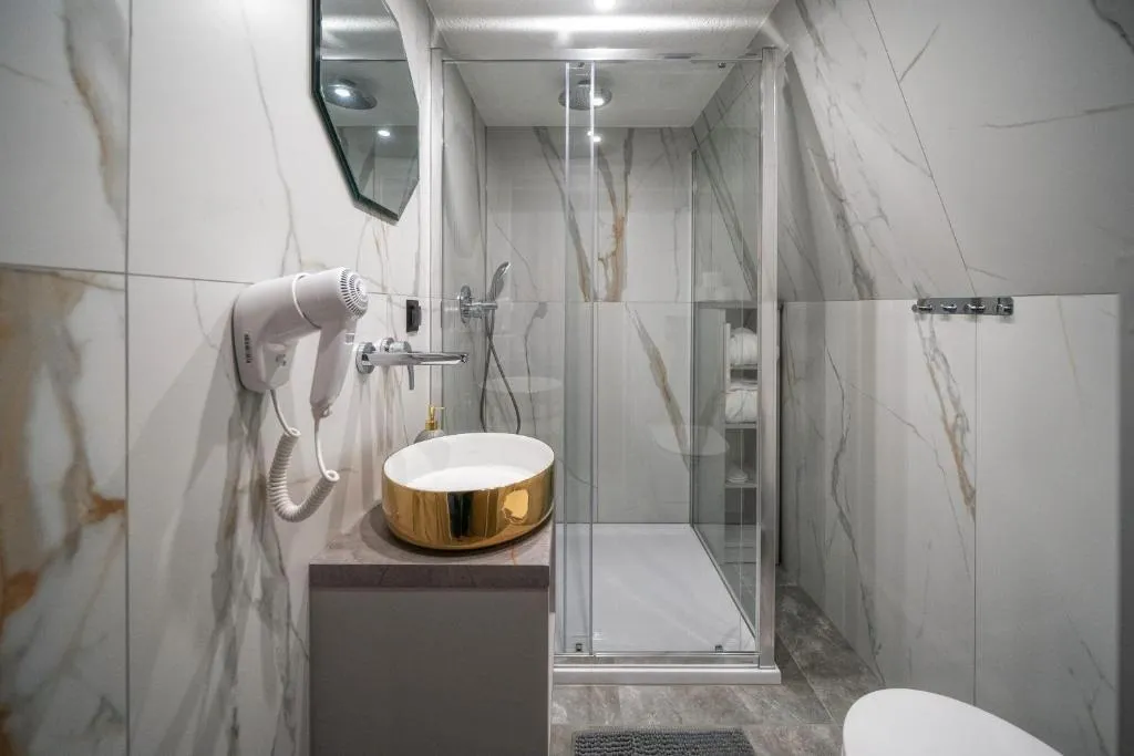 Diamond Glamp & Jacuzzi