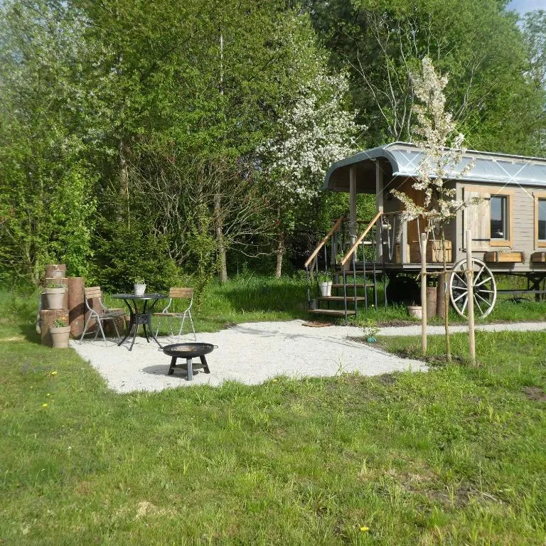 Entspannung im Zirkuswagen: außergewöhnliche und liebevoll eingerichtete Glamping-Unterkunft im Grünen
