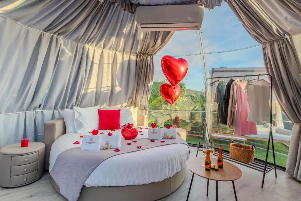 Experiencia Habitación Burbuja con Jacuzzi Privado, Piscina y Vistas al Mar