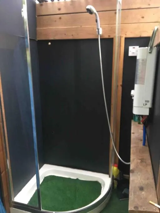 Cosy woodland Romantic retreat With log fires and nature