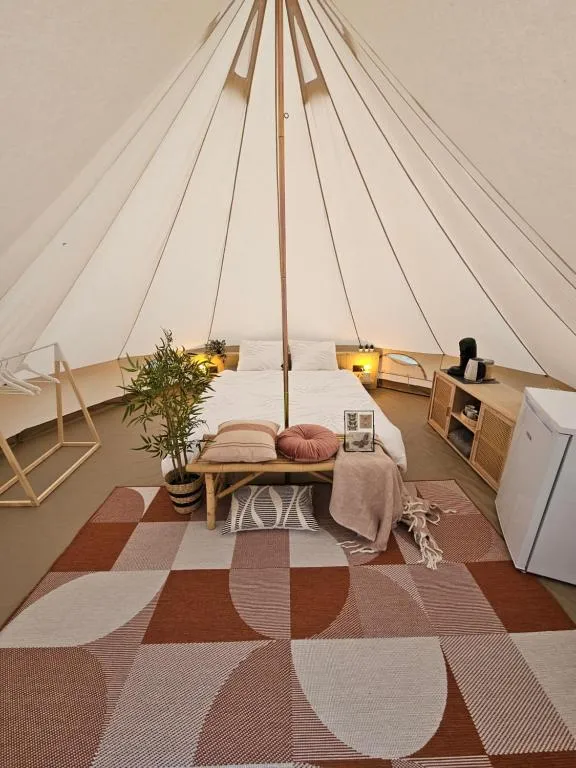 Glamping Zeeland Boho Bell tent