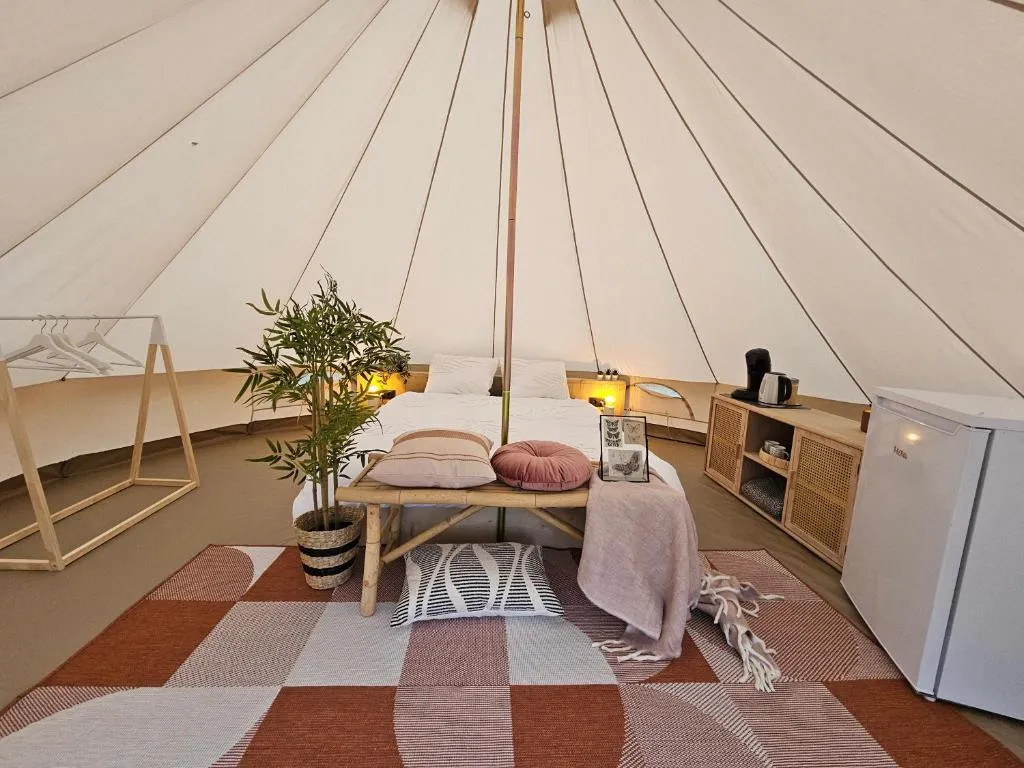 Glamping Zeeland Boho Bell tent