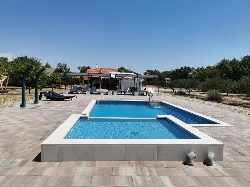 Grande Glamping with Pool