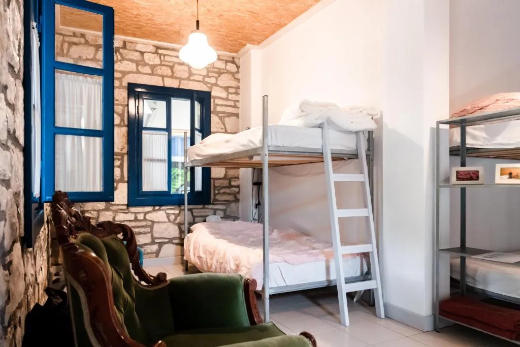 Himara Hostel