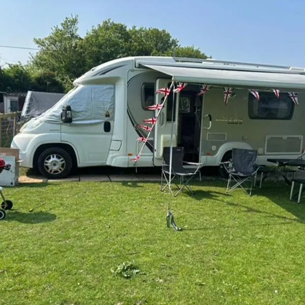 Izzie The Glampervan