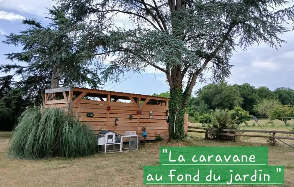La caravane au fond du jardin