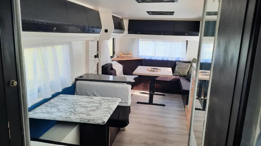 Caravan De Rozenbottel