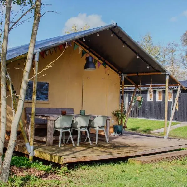 Luxe safaritent op watersportcamping