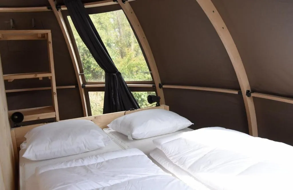 Panoramatent, in de natuur aan zee