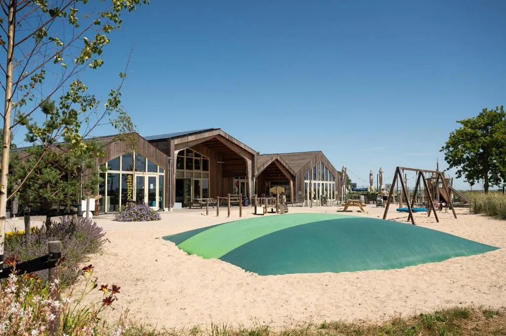 Panoramatent, in de natuur aan zee