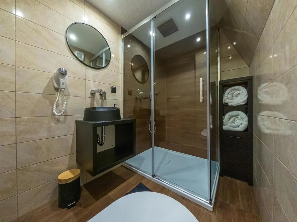 Peak Glamp & Jacuzzi