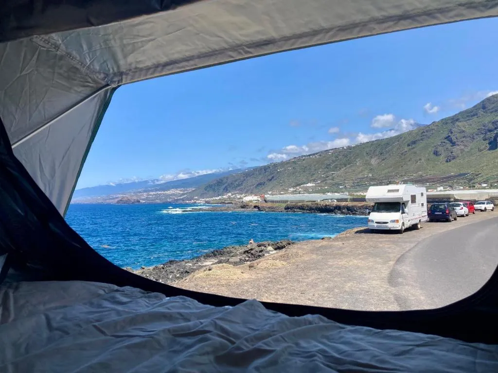 Rooftop tent