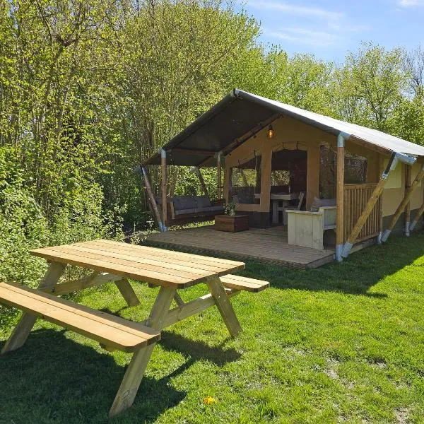 Safaritent met privé sanitair in hoofdgebouw