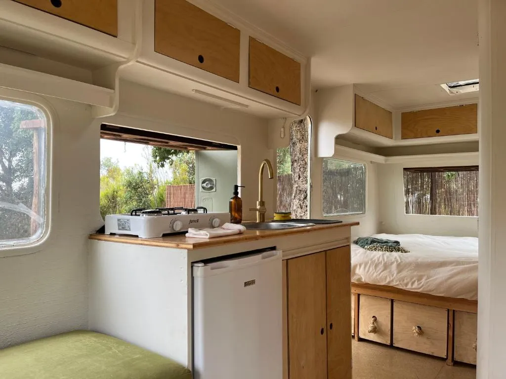 Chic vintage caravan retreat, just 25 mins to the beach