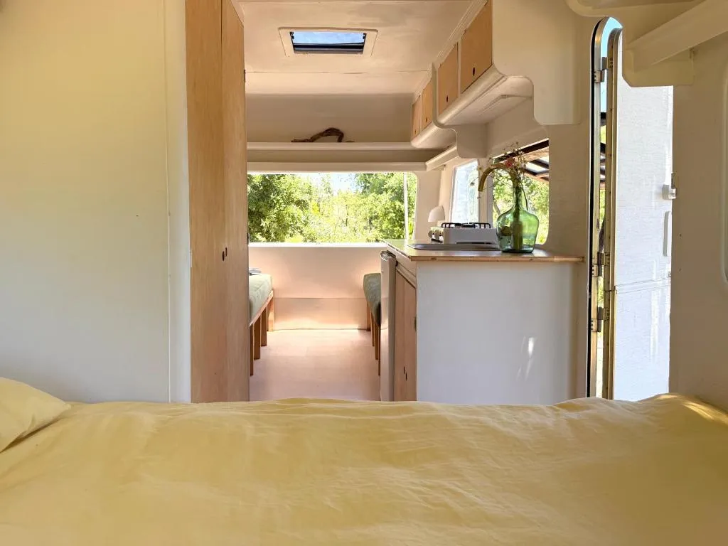 Chic vintage caravan retreat, just 25 mins to the beach
