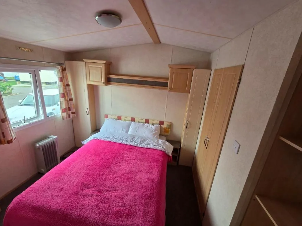 St Osyth, Clacton-on-sea, Cozy Beach side Caravan, Wifi, Tea and Coffee, Parking included
