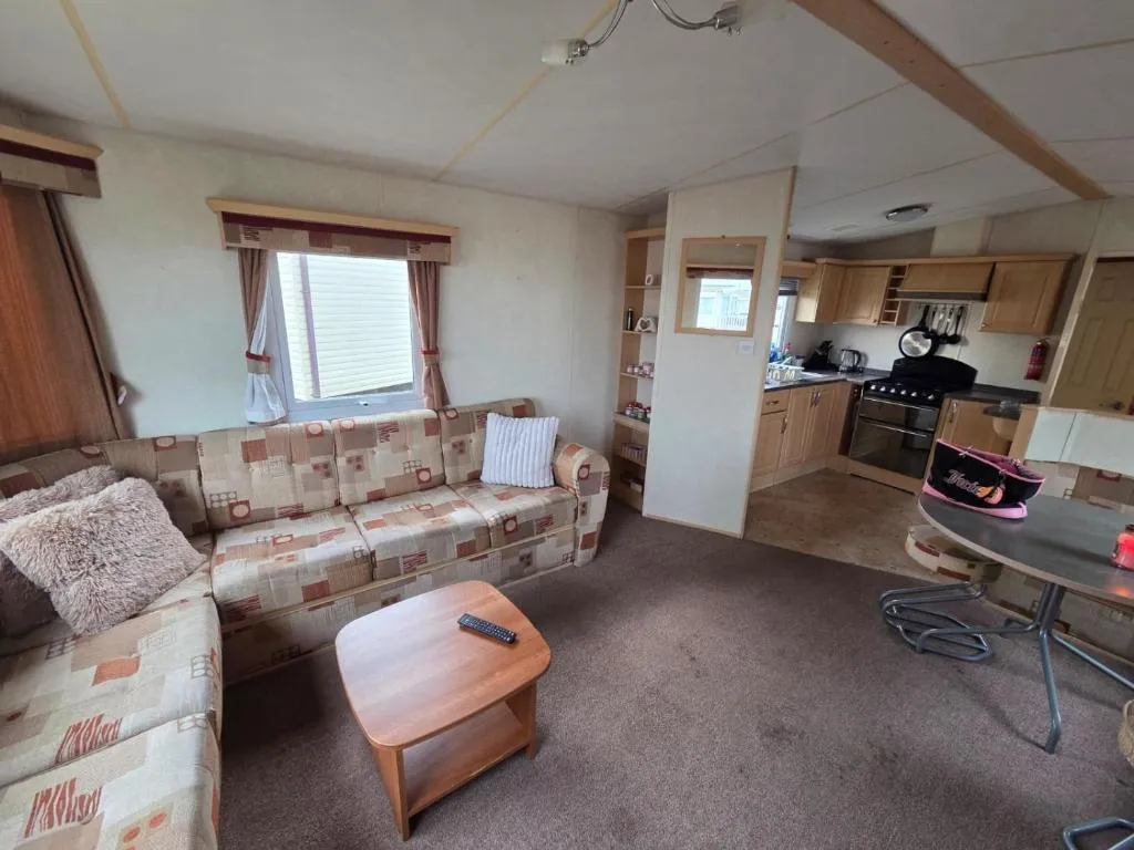 St Osyth, Clacton-on-sea, Cozy Beach side Caravan, Wifi, Tea and Coffee, Parking included