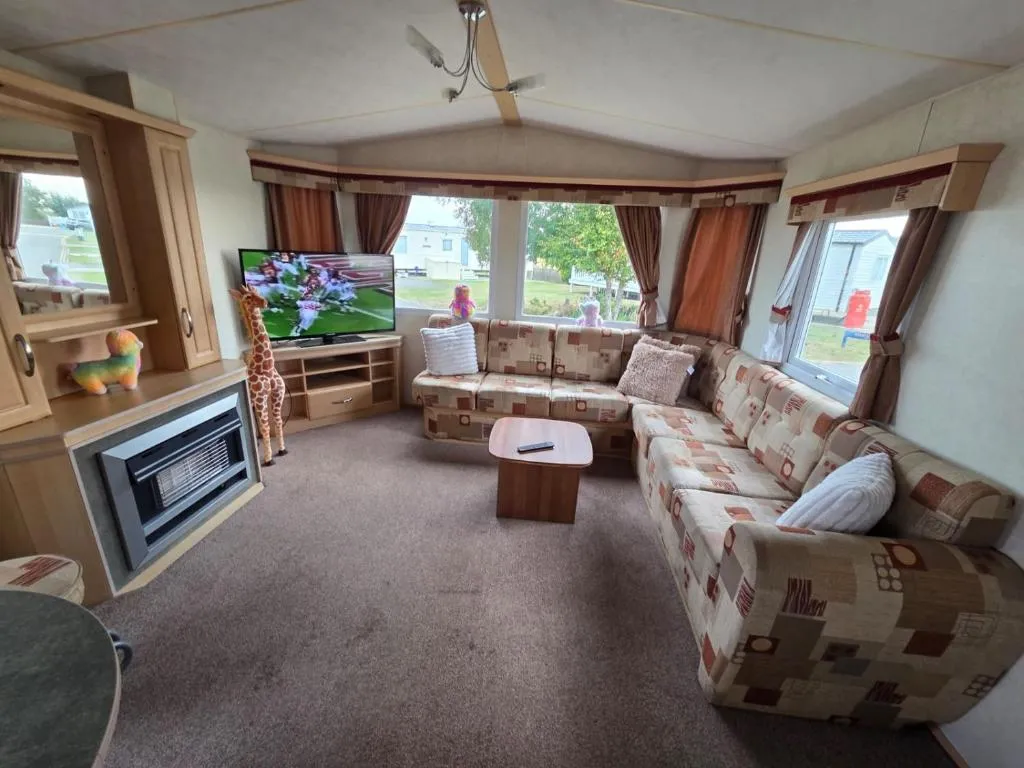 St Osyth, Clacton-on-sea, Cozy Beach side Caravan, Wifi, Tea and Coffee, Parking included
