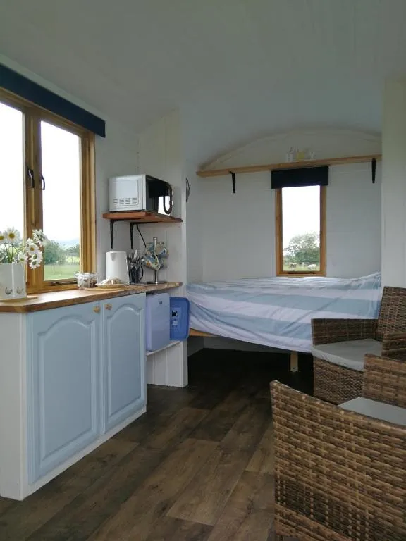 Sunny Mount Shepherd's Hut