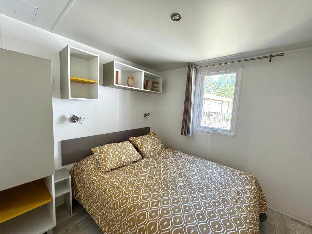 Un toit sur le bassin Claouey