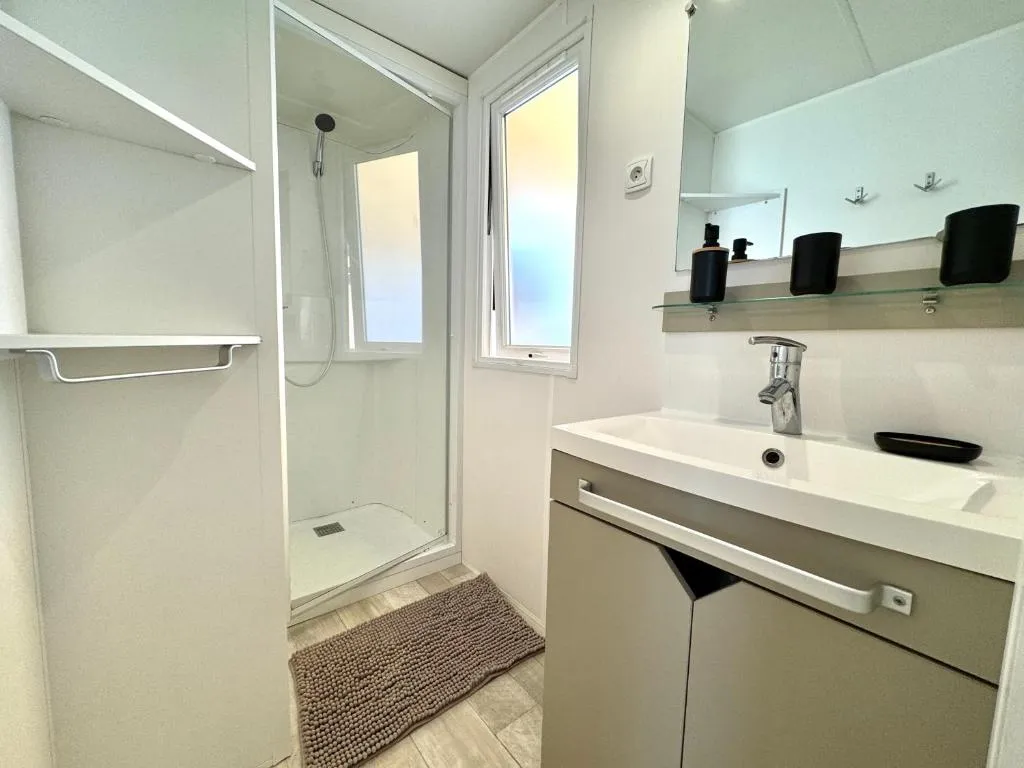 Un toit sur le bassin Claouey