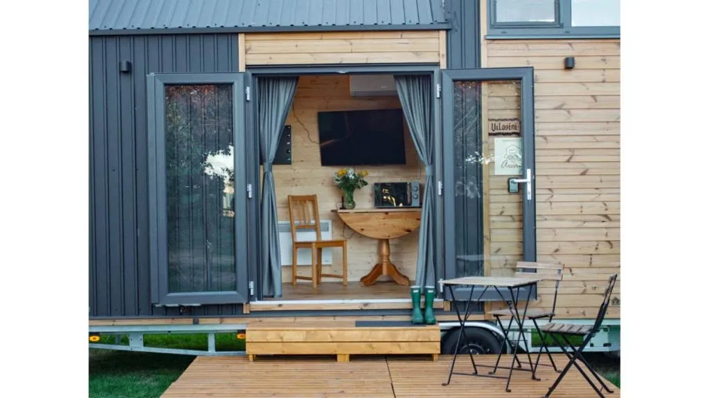 Vilasini Hut by Tiny Away
