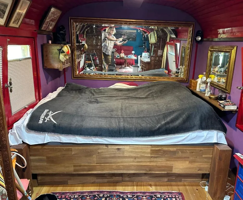 Zirkuswagen im Grünen